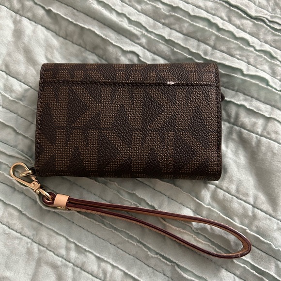 Michael Kors wristlet - Picture 3 of 5